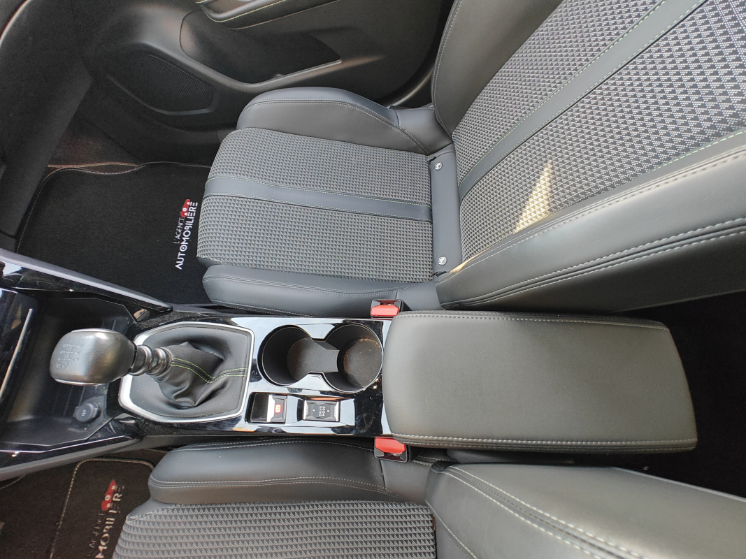 Peugeot 2008 — 28