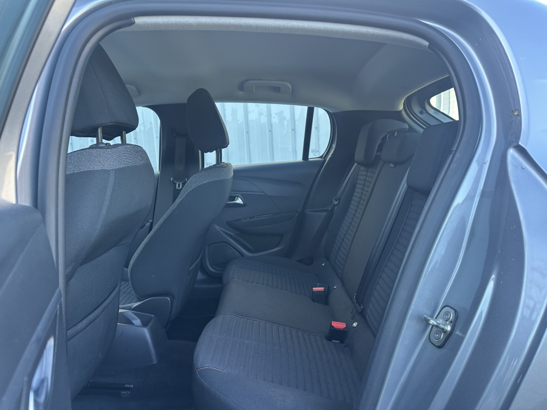 Peugeot 208 — 13