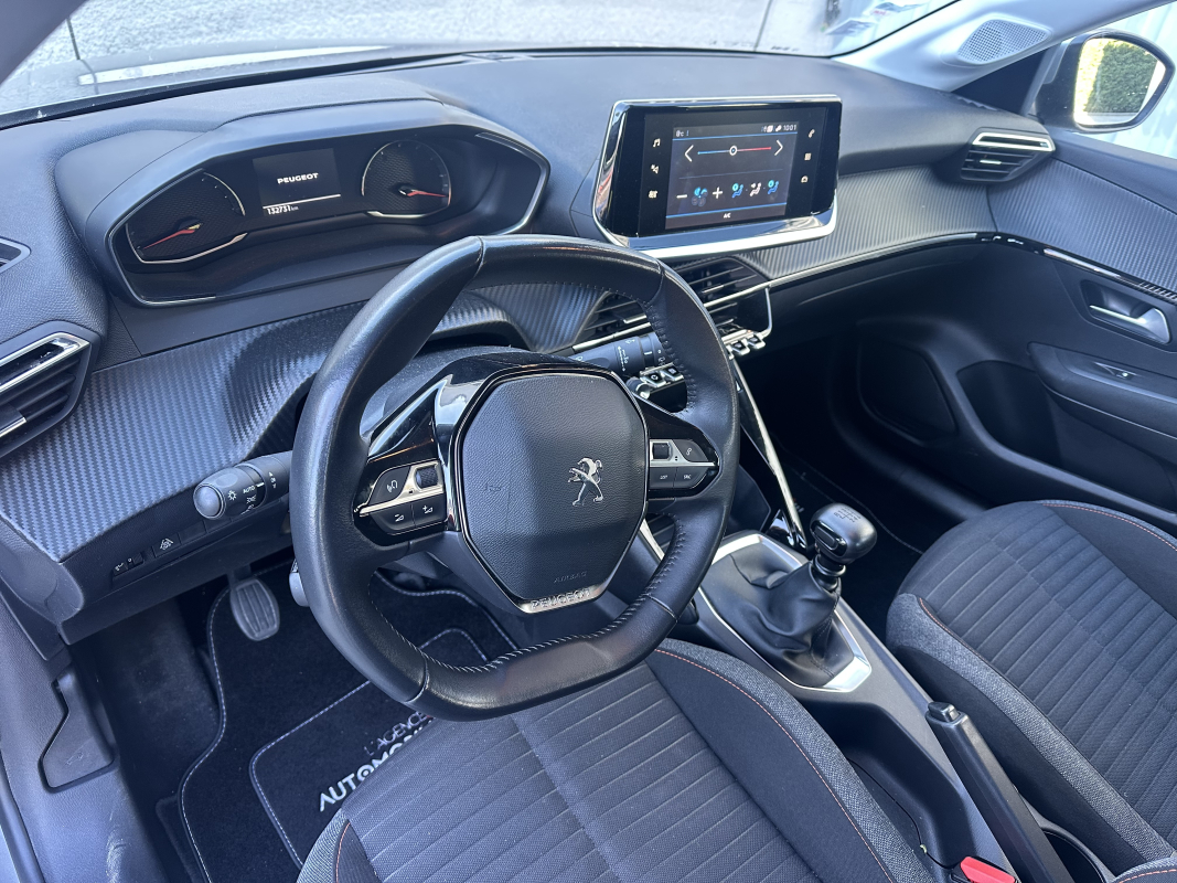 Peugeot 208 — 15