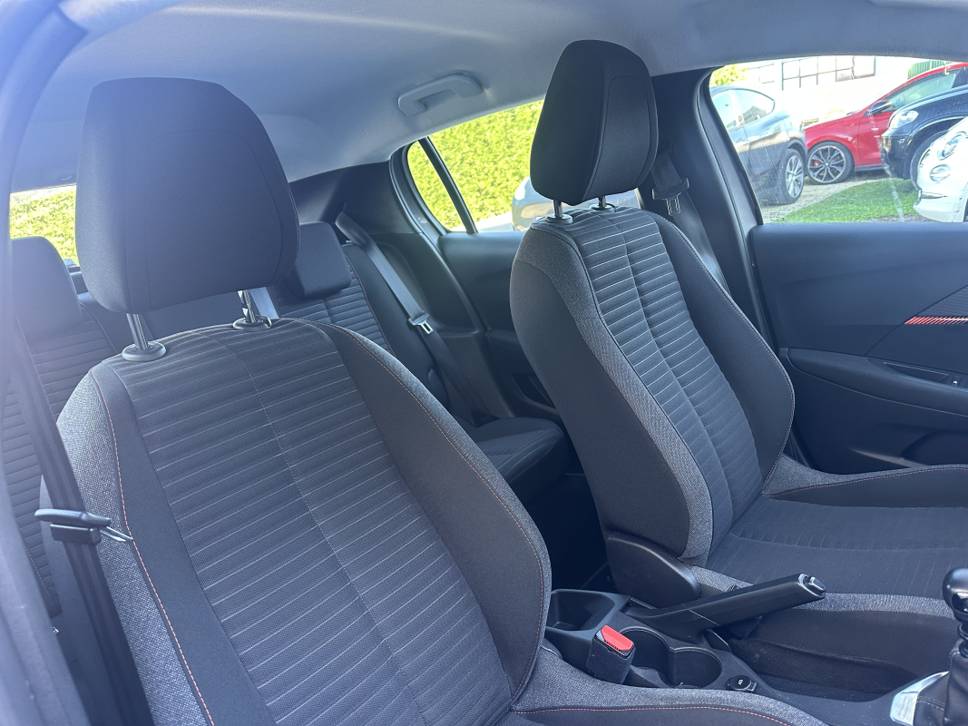 Peugeot 208 — 10