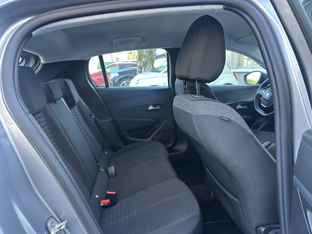 Peugeot 208 — 11