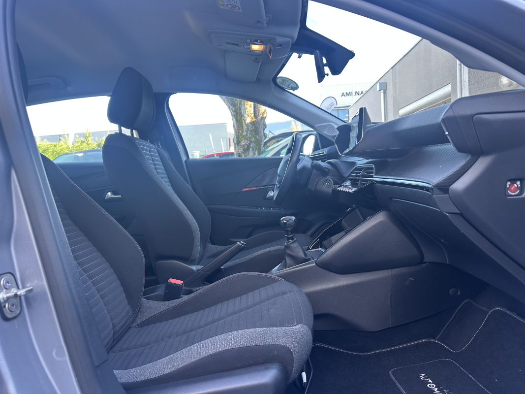 Peugeot 208 — 9