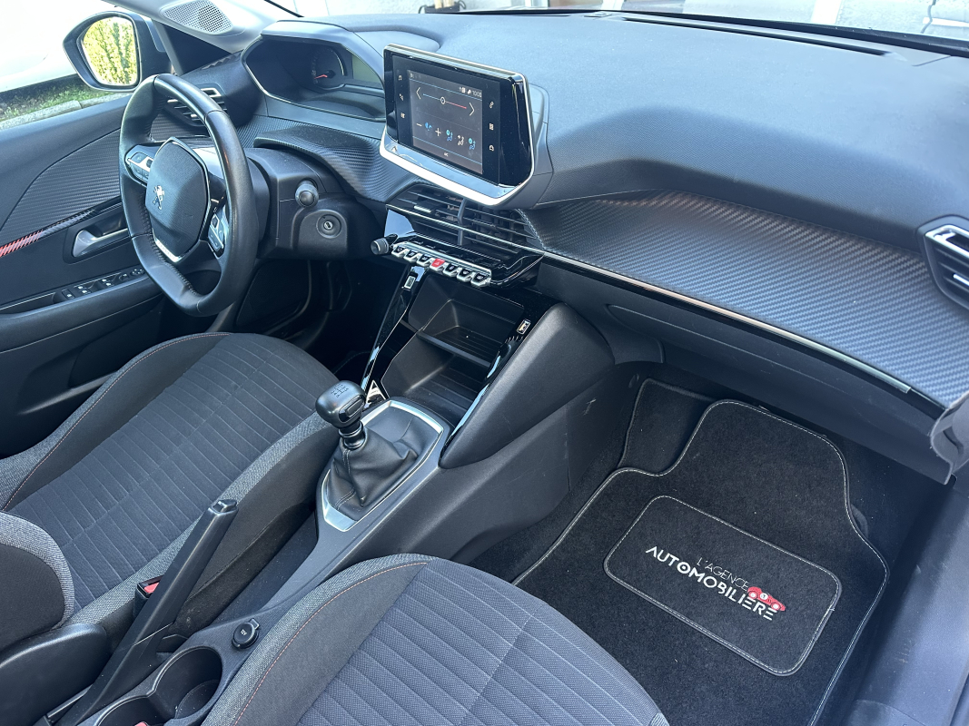 Peugeot 208 — 8