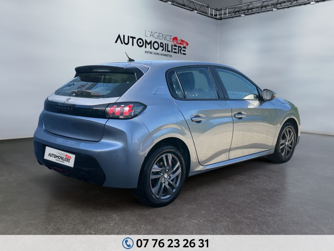 Peugeot 208 — 3