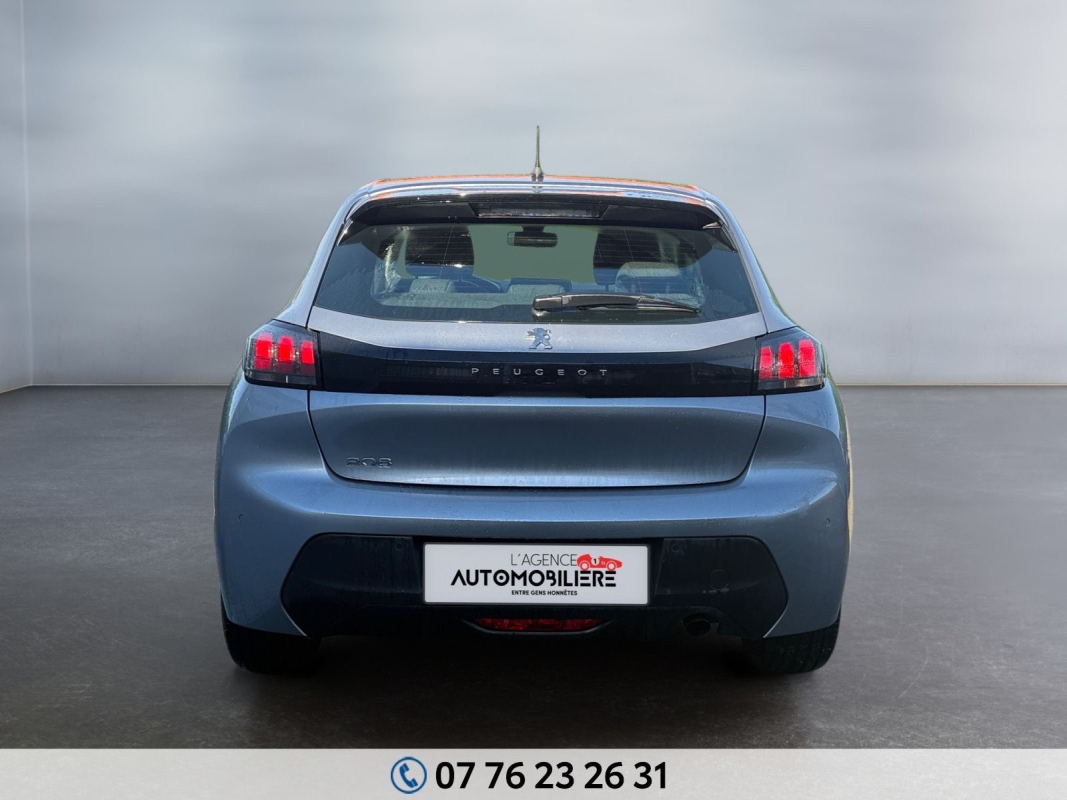 Peugeot 208 — 4