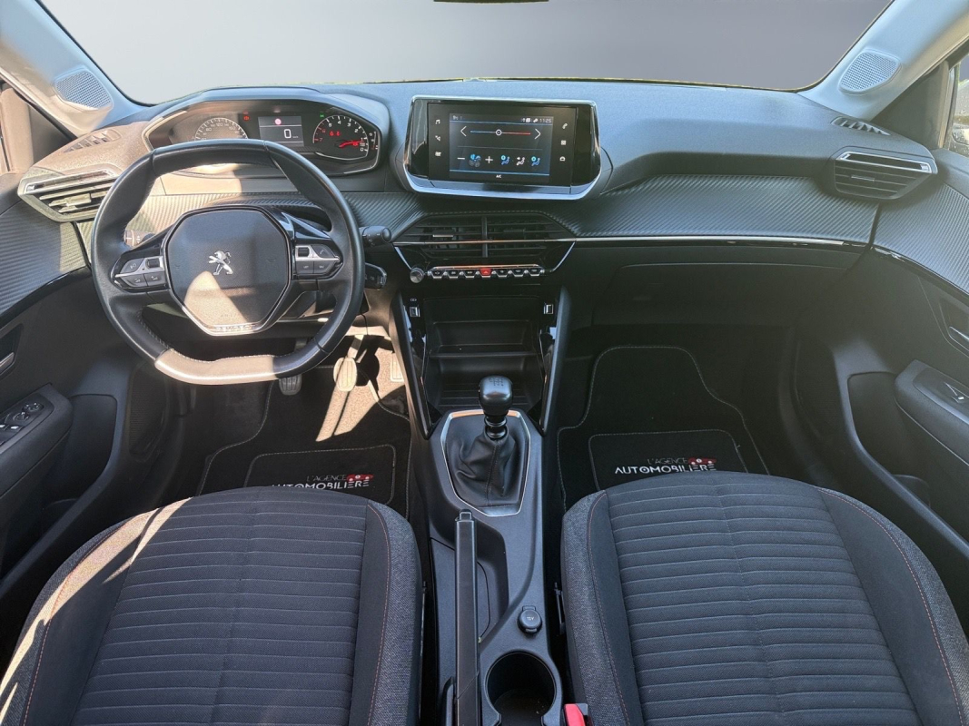 Peugeot 208 — 17