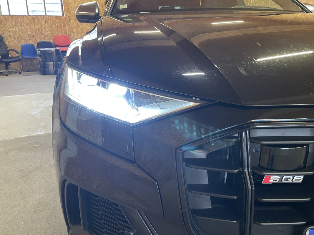 Audi SQ8 — 8