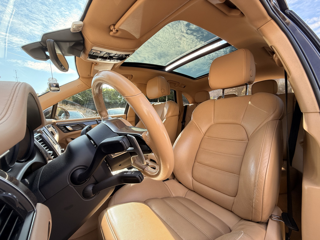 Porsche Macan — 10