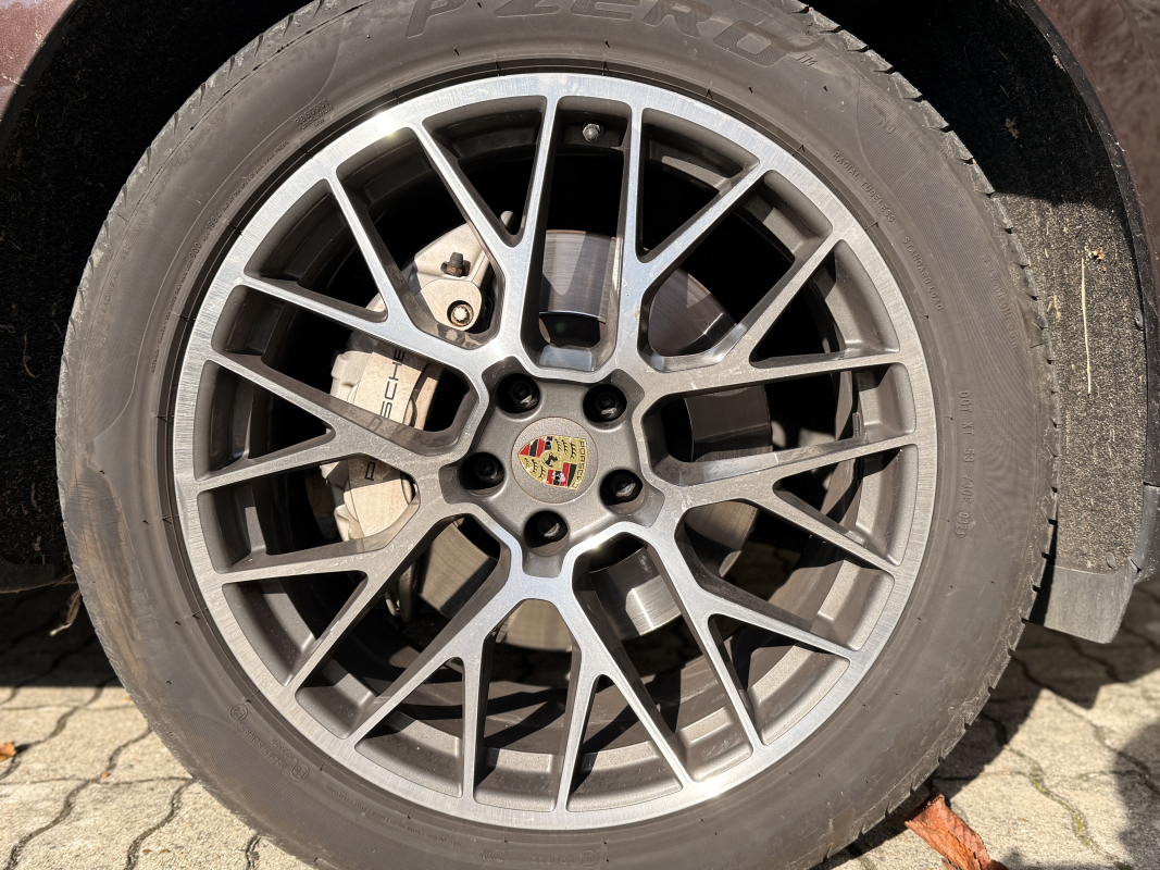 Porsche Macan — 22