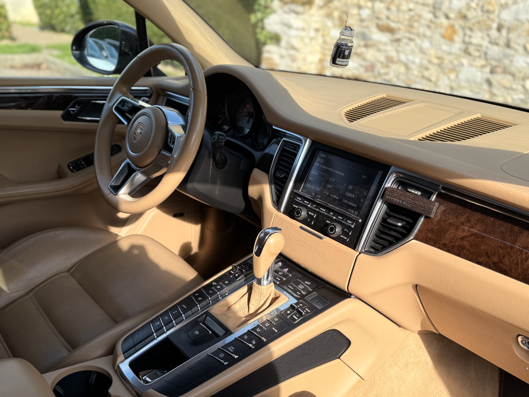 Porsche Macan — 11
