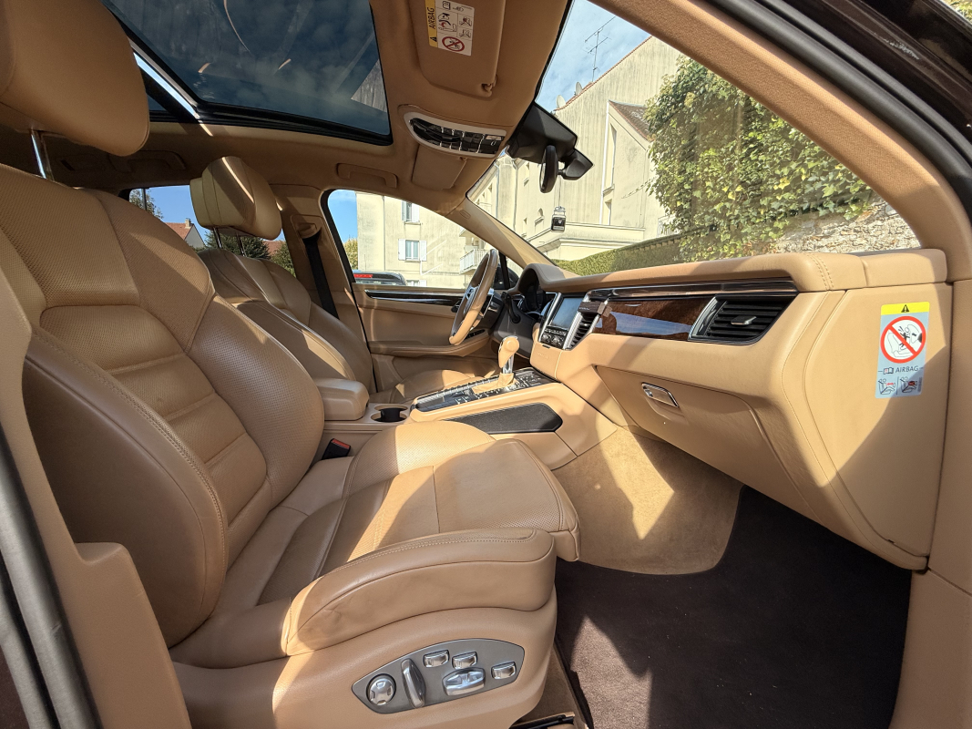 Porsche Macan — 12