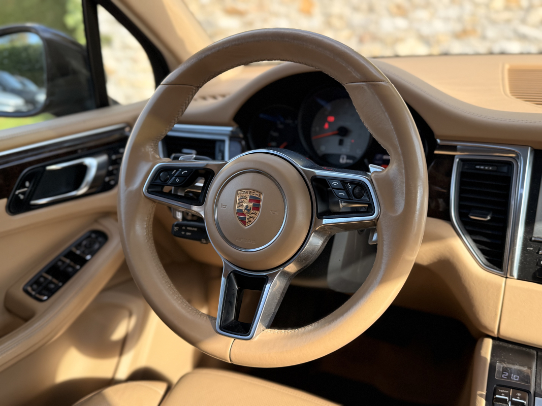 Porsche Macan — 17