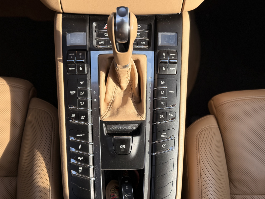 Porsche Macan — 18