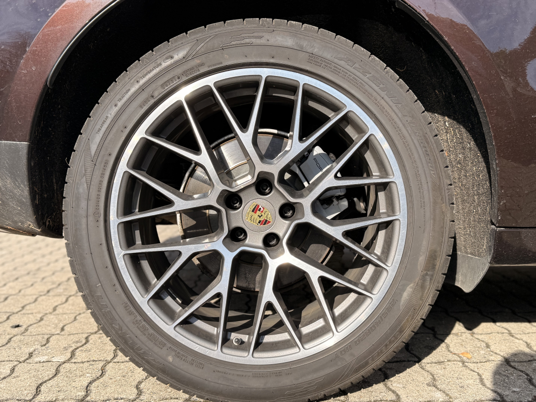 Porsche Macan — 23
