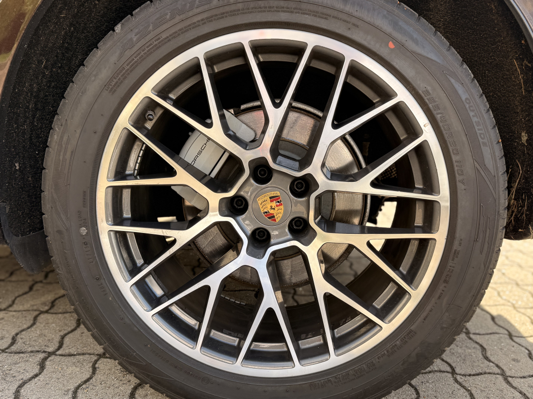 Porsche Macan — 24