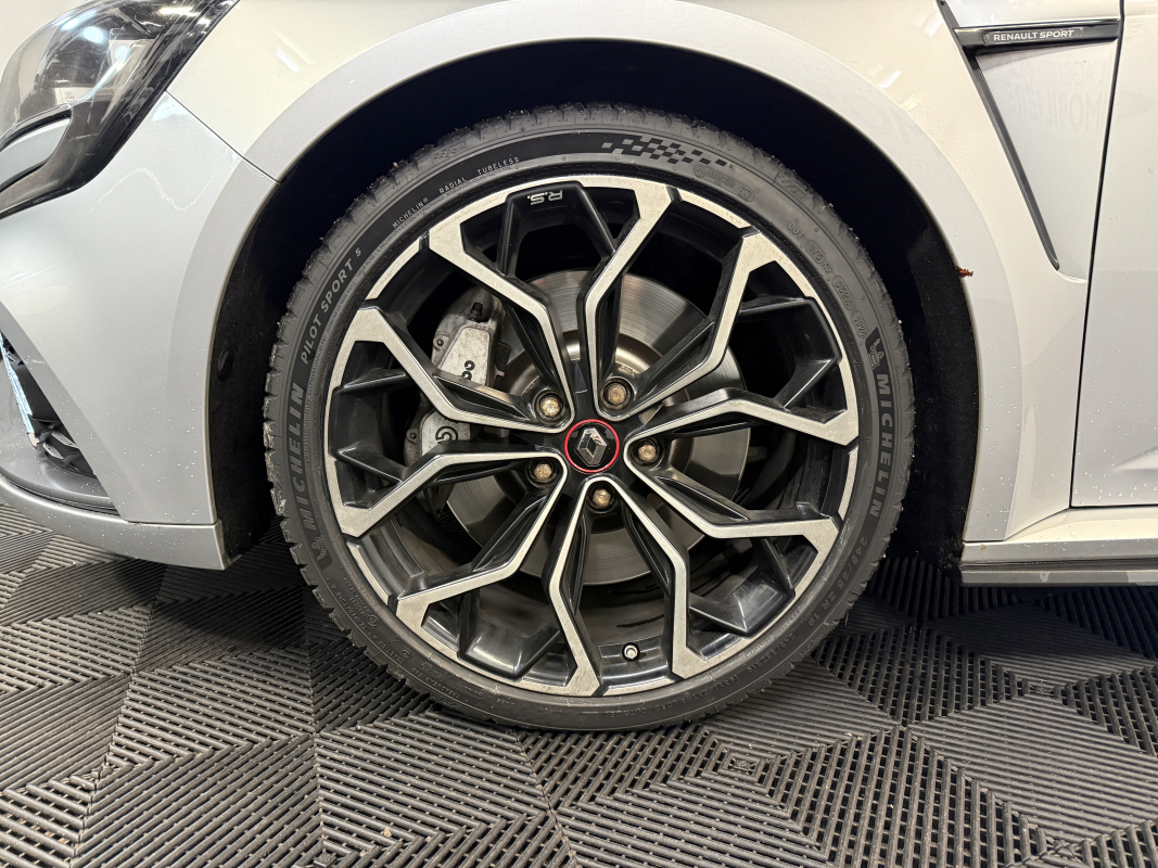 Renault Megane — 9