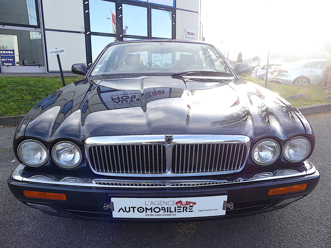 Jaguar XJ — 2