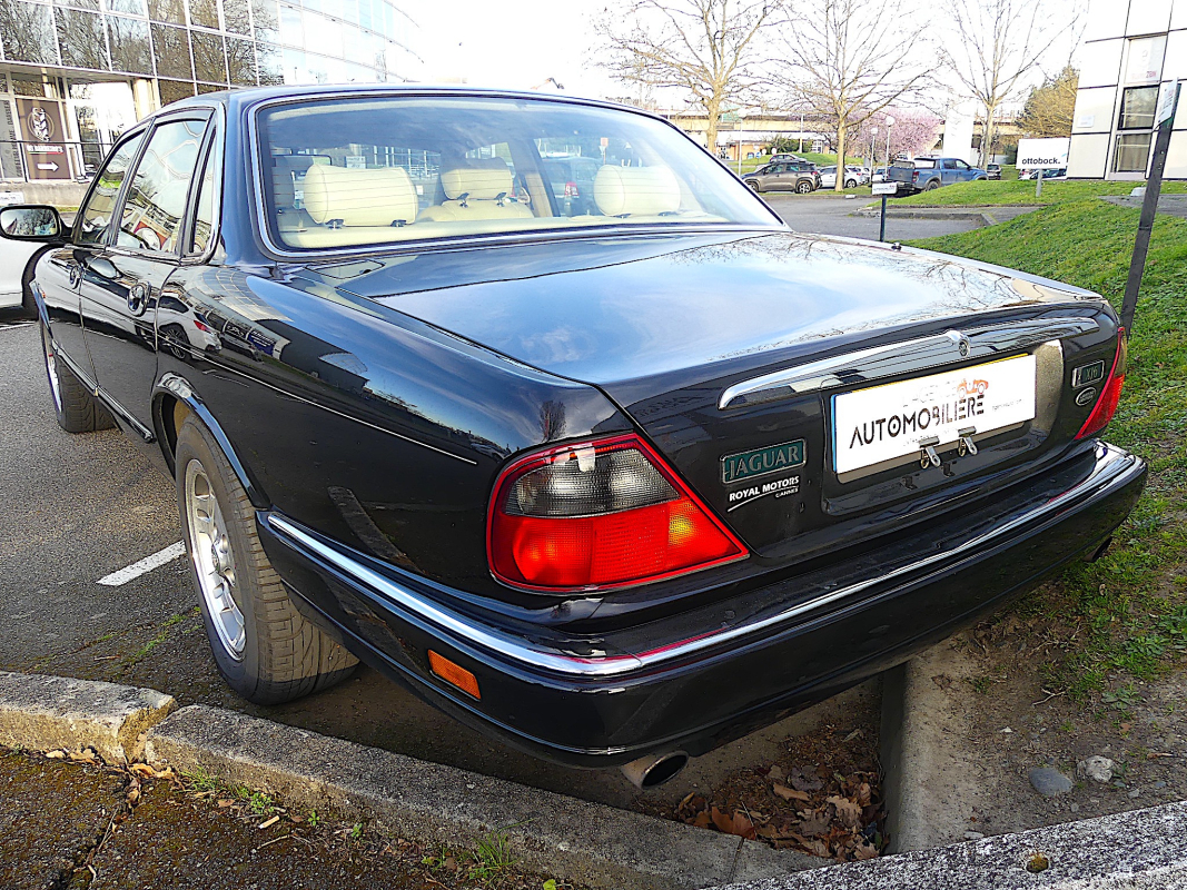 Jaguar XJ — 5