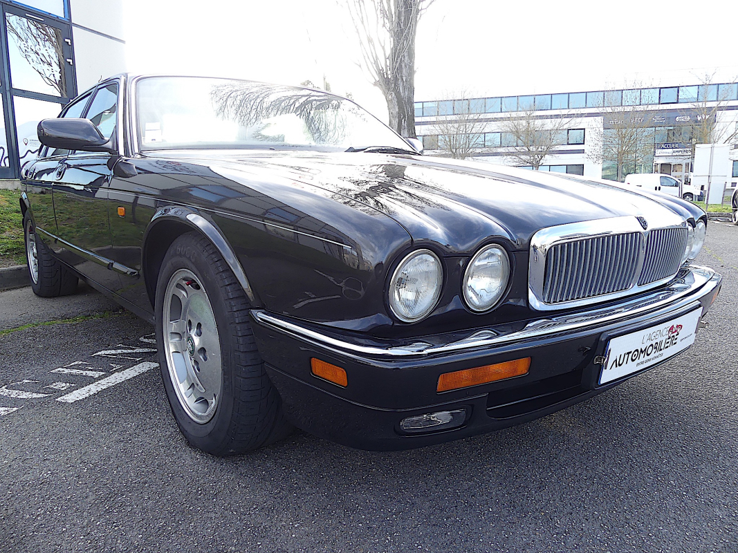 Jaguar XJ — 9