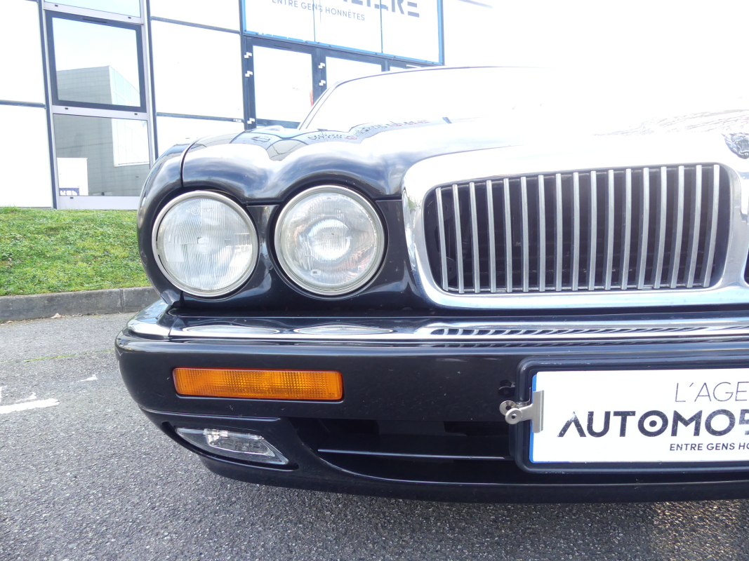Jaguar XJ — 36