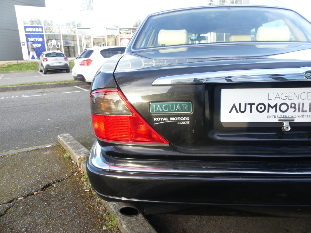 Jaguar XJ — 38