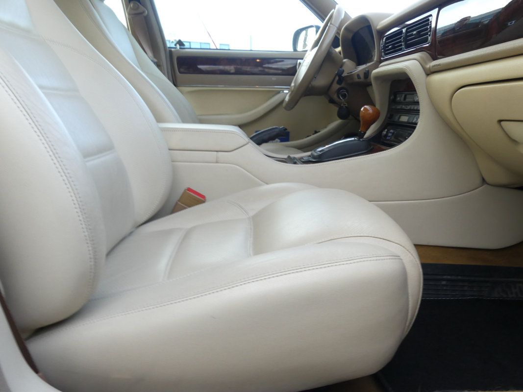 Jaguar XJ — 24