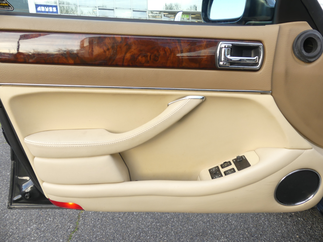 Jaguar XJ — 30