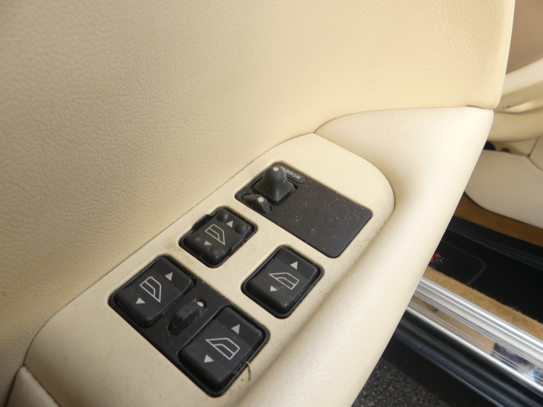 Jaguar XJ — 22