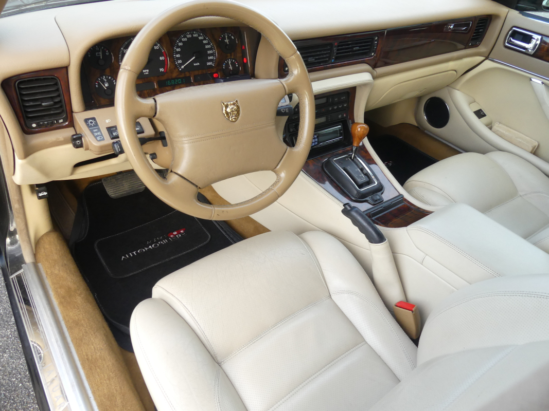 Jaguar XJ — 12