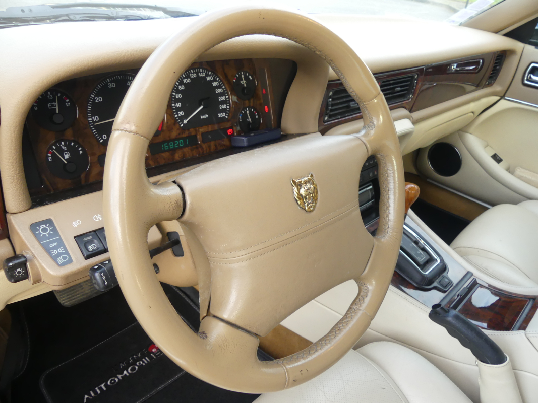 Jaguar XJ — 13