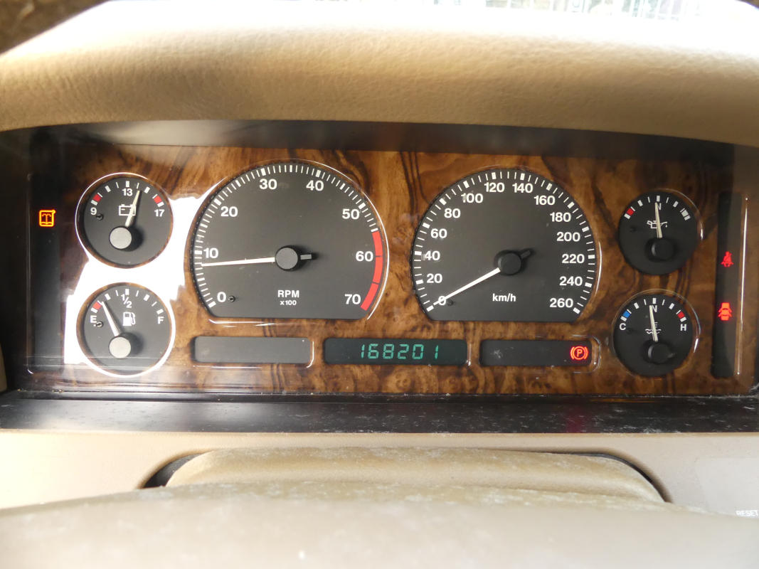 Jaguar XJ — 15