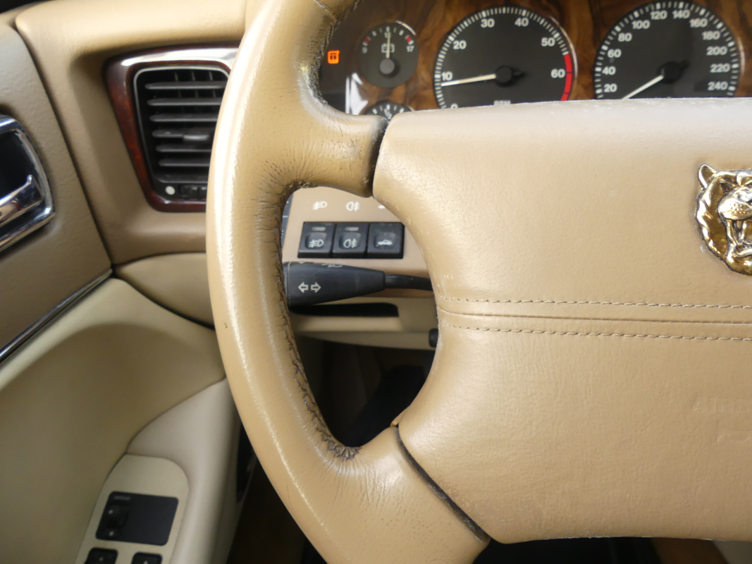 Jaguar XJ — 25