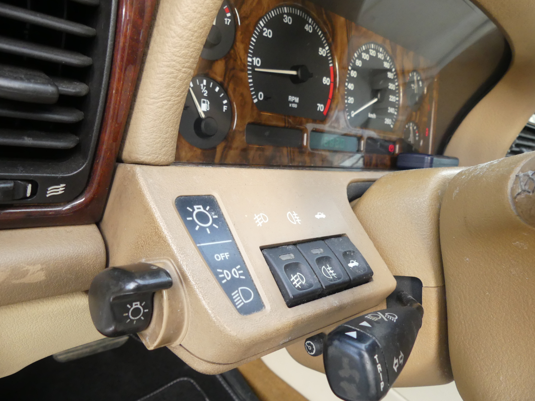 Jaguar XJ — 27