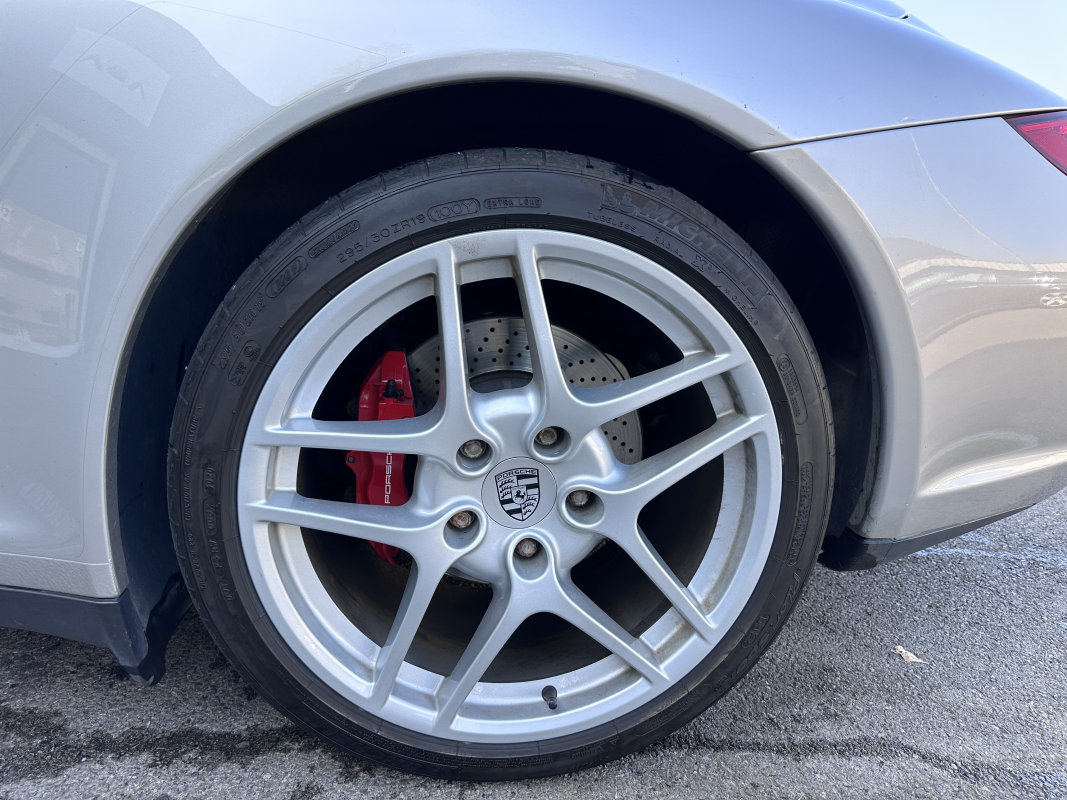 Porsche 911 — 24