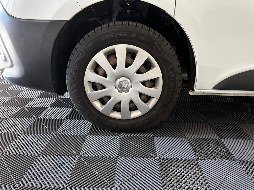 Renault Trafic — 30