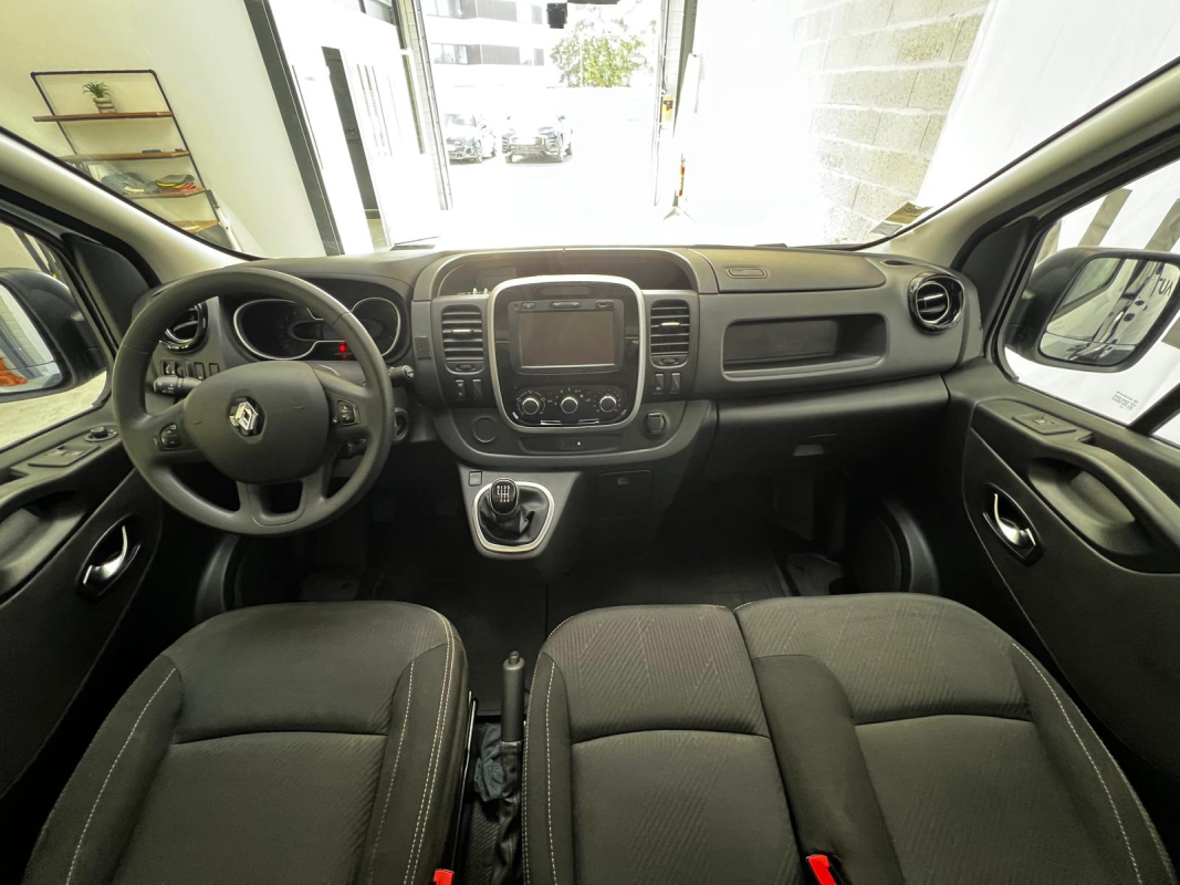 Renault Trafic — 11