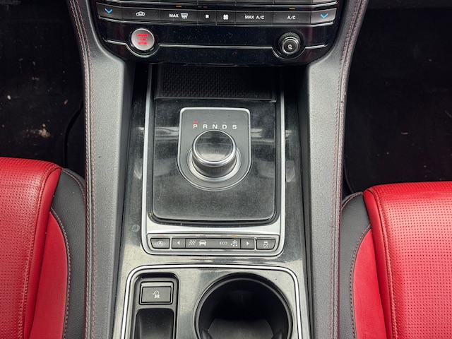 Jaguar F-Pace — 9