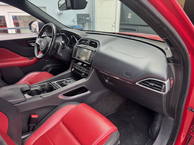 Jaguar F-Pace — 11