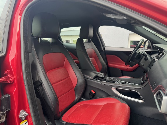 Jaguar F-Pace — 12