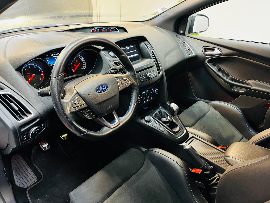 Ford Focus — 12