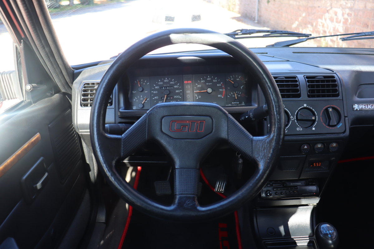 Peugeot 205 — 11