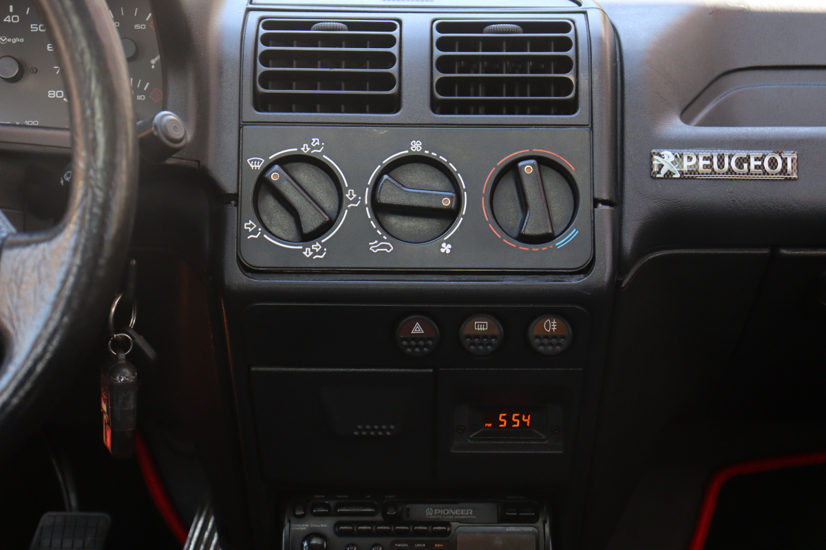 Peugeot 205 — 12