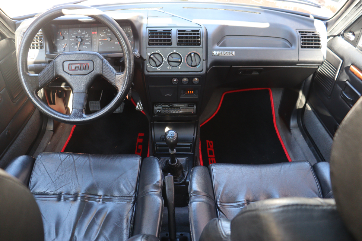 Peugeot 205 — 10