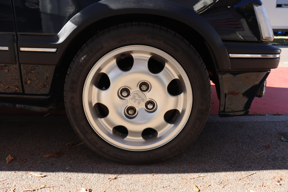 Peugeot 205 — 33