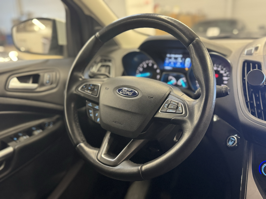 Ford Kuga — 14