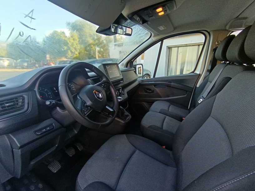 Renault Trafic — 12