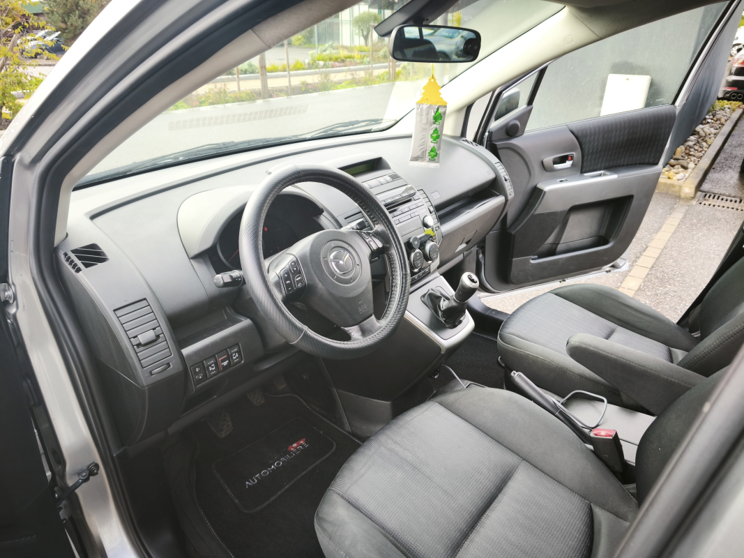 Mazda Mazda 5 — 9