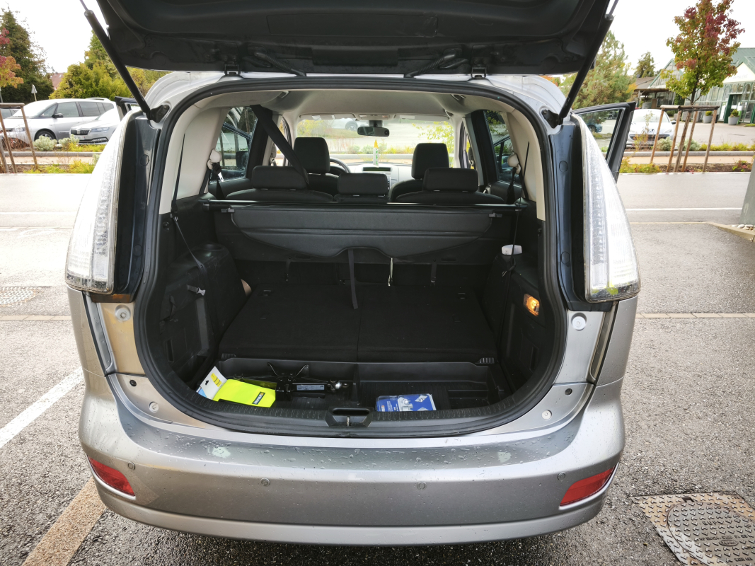 Mazda Mazda 5 — 21