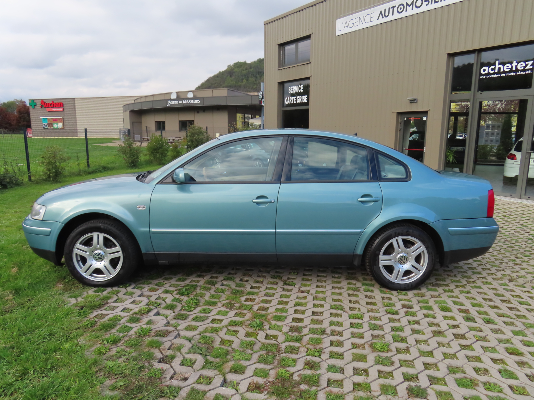 Volkswagen Passat — 8