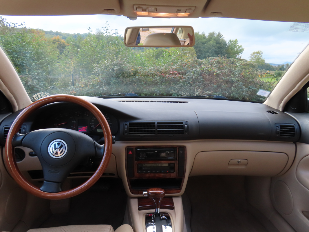 Volkswagen Passat — 10